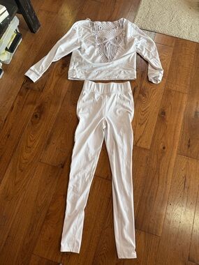 Carbon38 Cream Active Top Leggings set macrame